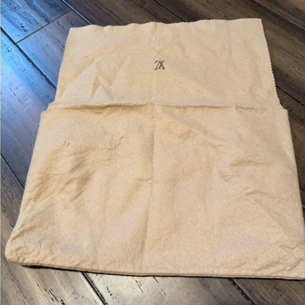Louis Vuitton Beige Dust Cover with LV Logo 15x10